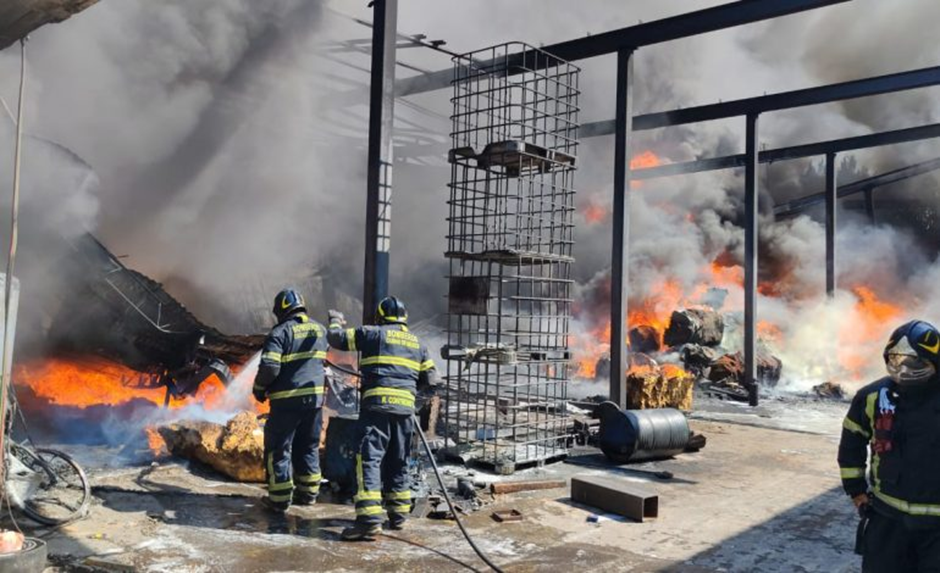 Voraz incendio en Iztapalapa genera alarma y despliegue de bomberos